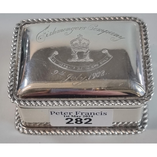 282 - Silver presentation table snuff box with gadroon edging and engraved inscription 'Fishmongers Compan... 