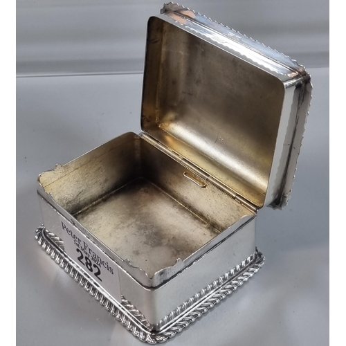 282 - Silver presentation table snuff box with gadroon edging and engraved inscription 'Fishmongers Compan... 