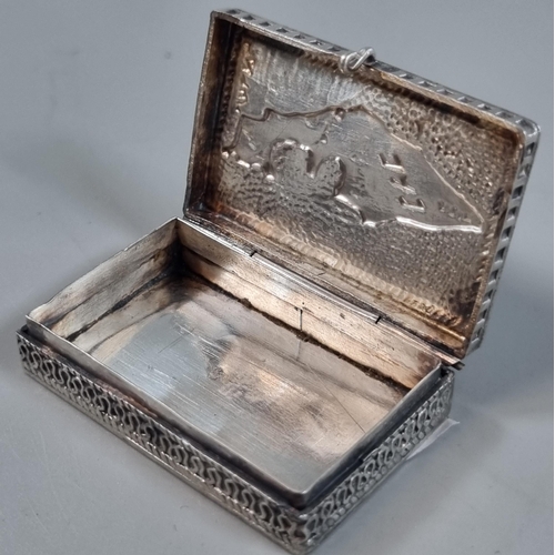 285 - Israeli 925 silver snuff box with map to the hinged cover and marked 'I M Fan' to the back.  0.5 tro... 