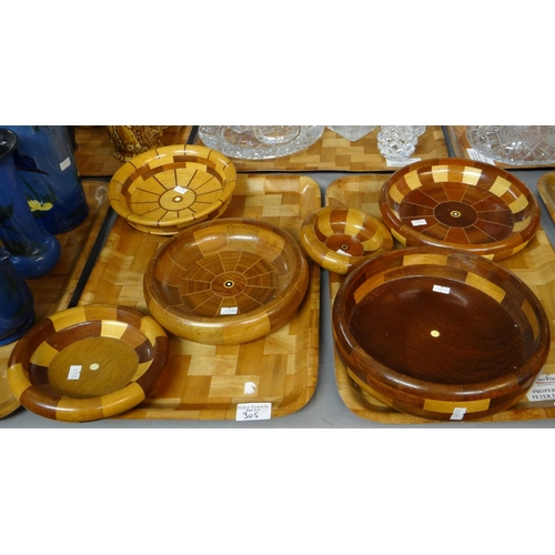 305 - Two trays of various segmented wooden bowls made with different woods. (2)
(B.P. 21% + VAT)