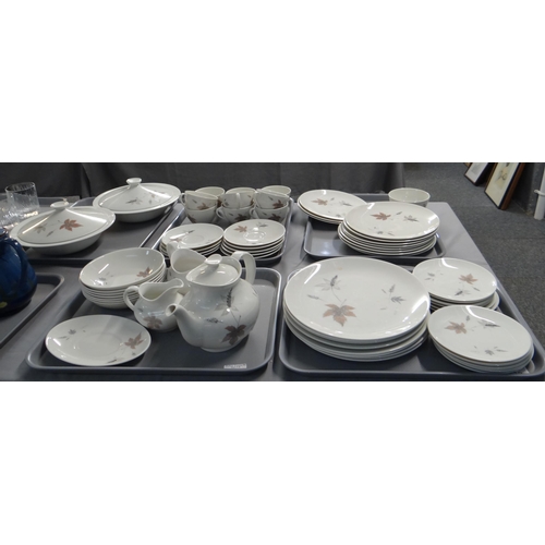 320 - Five trays of Royal Doulton 'Tumbling Leaves' design items to include: lidded tureens, teacups and s... 