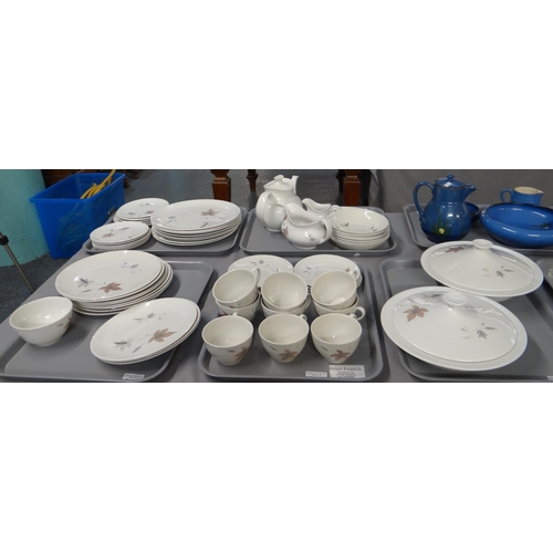 320 - Five trays of Royal Doulton 'Tumbling Leaves' design items to include: lidded tureens, teacups and s... 