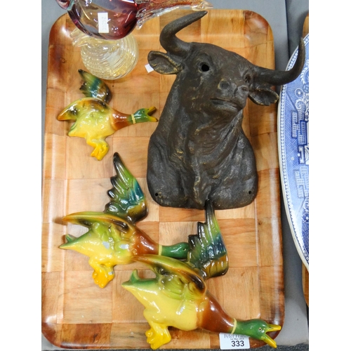 333 - Tray of assorted items to include: a glass cockerel, three metal wall hanging ducks by Barkside and ... 