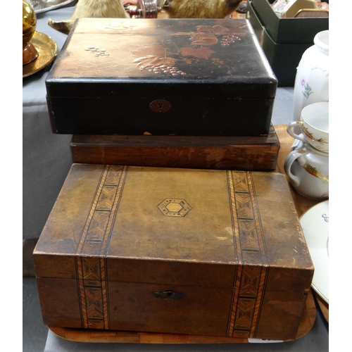 352 - Tray of boxes to include: Japanese black lacquered box with bird and floral design, opening to revea... 