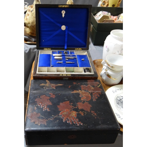 352 - Tray of boxes to include: Japanese black lacquered box with bird and floral design, opening to revea... 