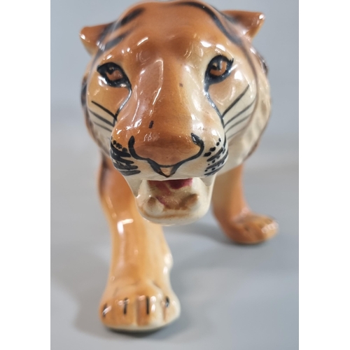 38 - Ceramic study of a snarling tiger.  (B.P. 21% + VAT)