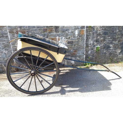 522 - Horse drawn vehicle - 19th century Governess cart, the brass hubs marked Vincent, leaf sprung with r... 