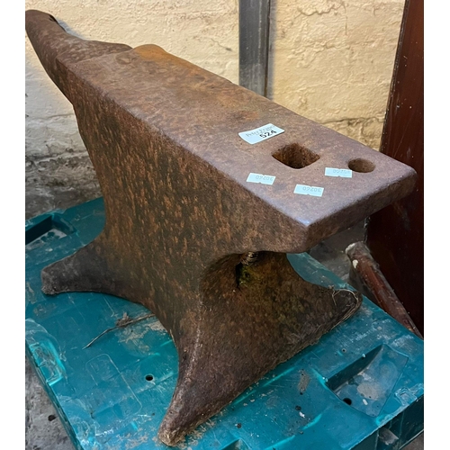 524 - Blacksmith's cast iron anvil.   (B.P. 21% + VAT)