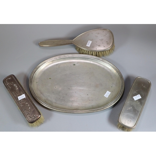 184 - Continental silver tray of oval form, marked 800, 17.6 troy oz approx., together with a matching con... 