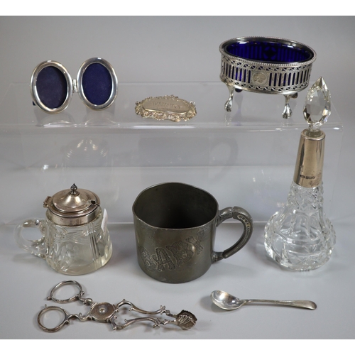 193 - Collection of silver, silverplate and other items to include: silver whisky decanter label, silver c... 