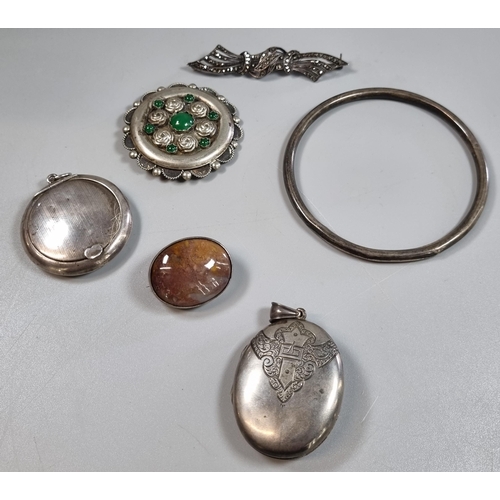 218 - Silver and Chalcedony Italian silver brooch together with some other silver items including:  brooch... 