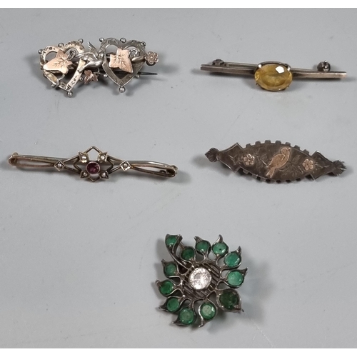 229 - Collection of Victorian and later brooches, 9ct gold and silver.  (5)  (B.P. 21% + VAT)