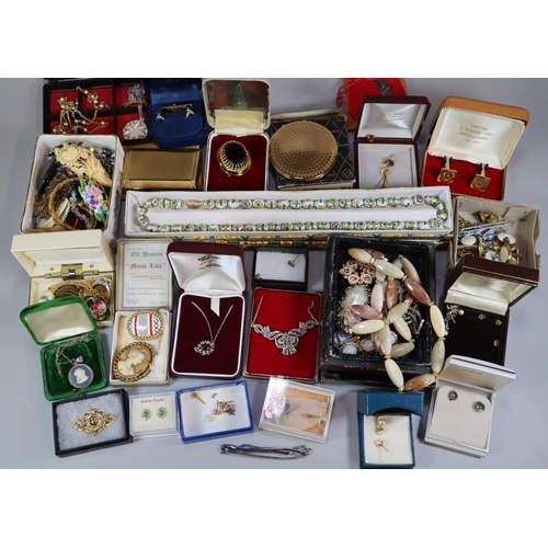 274 - Box of assorted costume and other jewellery to include: brooches, necklaces, pendant and chain, earr... 