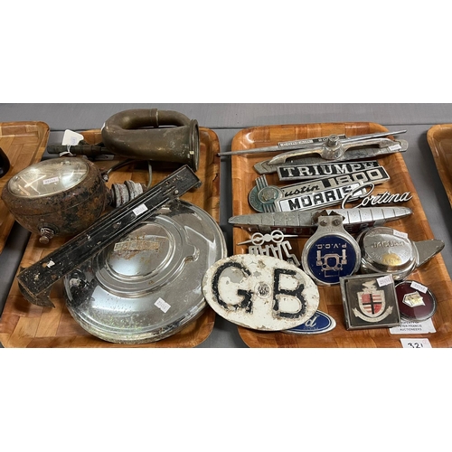 321 - Quantity of automobilia items to include: vehicle badges, bumper badges, Jaguar wheel spinner, vinta... 