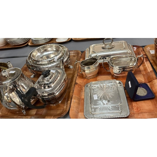 326 - Two trays of silver plate to include: teapots, milk jug, sugar bowl, City of Belfast coin in case, M... 