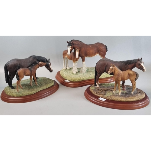 105 - Border Fine Arts sculptures to include: Mares and Foals AO185 and AO147, together with another mare ... 