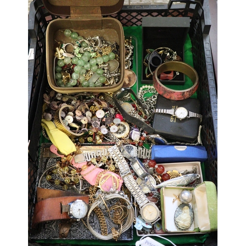 171 - Tray of vintage and other jewellery and watches to include: Ingersoll, Timex, pendants, chains, neck... 