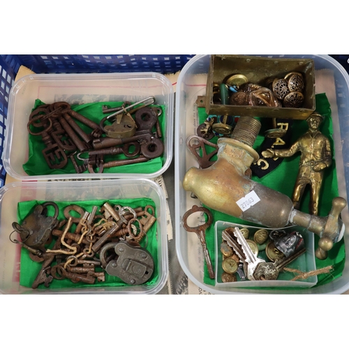 177 - Collection of keys, padlocks etc. to include: Georgian lock keys, Victorian keys, hot water brass ta... 