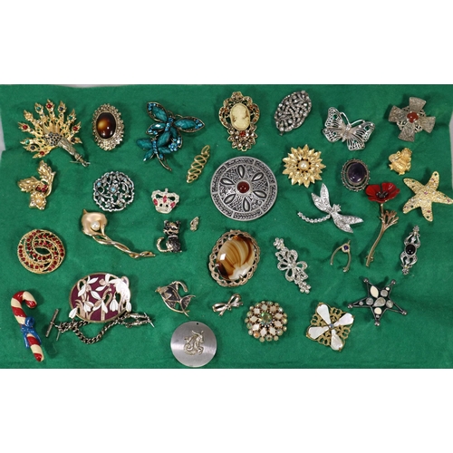 178 - Collection of assorted costume jewellery: brooches etc.  (B.P. 21% + VAT)