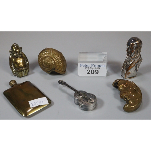 209 - Collection of oddments to include: novelty vestas in the form of a half moon and a shell, brass scen... 