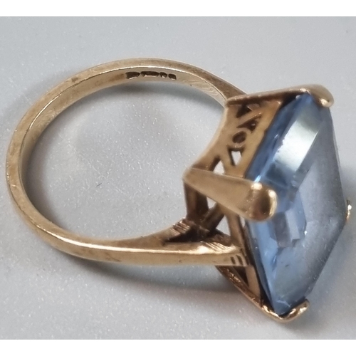 239 - 9ct gold blue stone ring. 6.8g approx. Ring size O (B.P. 21% + VAT)