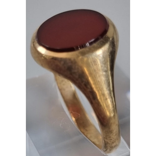 250 - 9ct gold hard stone signet ring. 4.3g approx. Size W (B.P. 21% + VAT)