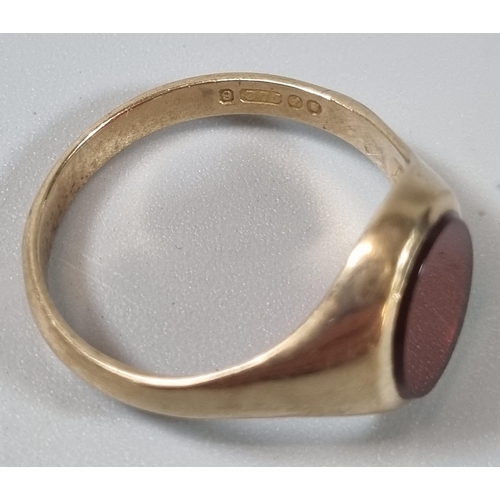 250 - 9ct gold hard stone signet ring. 4.3g approx. Size W (B.P. 21% + VAT)