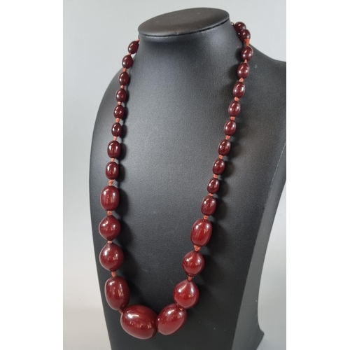 259 - A cherry Bakelite graduated beaded necklace with 9ct gold clasp. 53g approx. (B.P. 21% + VAT)