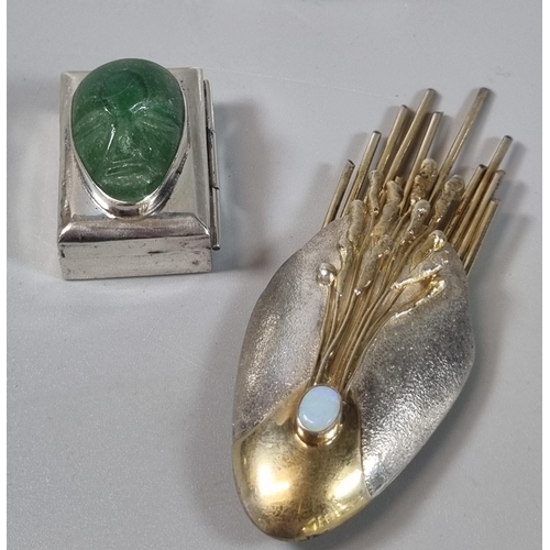 262 - 925 silver pill box inset with green hardstone mask head, together with a 925 silver modernist desig... 