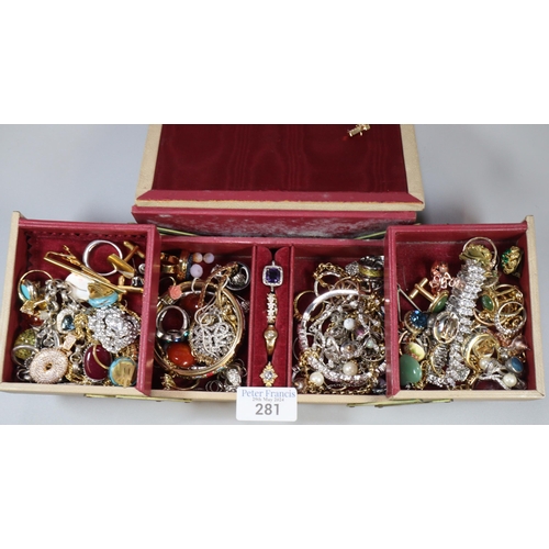 281 - Jewellery box of various jewellery to include: rings, bracelets, pendants, chains, dress rings etc. ... 