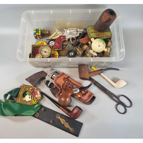 287 - Collection of oddments to include: brass weights, coins, compass, pocket knifes, toy guns, pipes etc... 