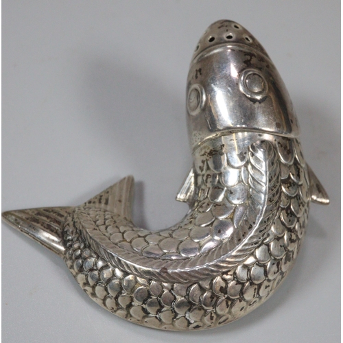 301 - Novelty silver pepperette in the form of a Carp marked 925.   (B.P. 21% + VAT)