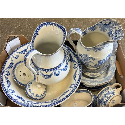 391 - Tray of blue and white china to include: jug and bowl set, 'Asiatic Pheasant' dishes, sauce boat etc... 