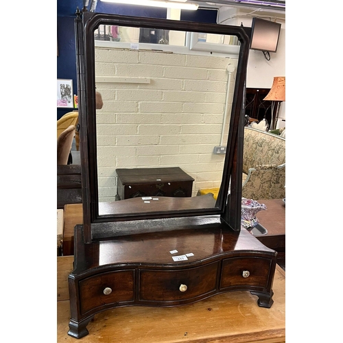 443 - 18th century mahogany dressing table mirror, a rectangular plate on fluted horns with serpentine sha... 