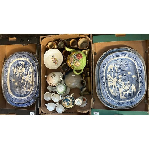 420 - Three trays of china to include: various blue and white transfer printed meat dishes, floral teapot,... 