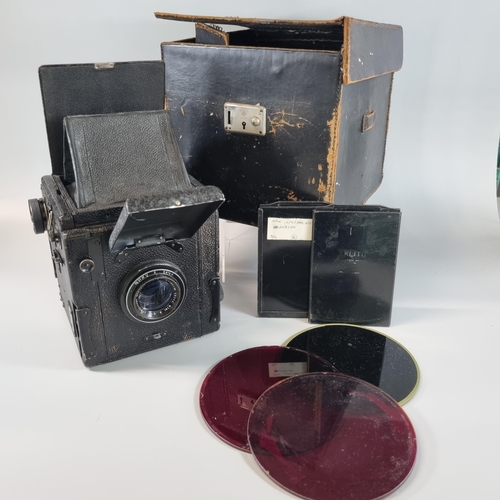 116 - Ensign Special Reflex studio plate camera with original leather box containing various dark slides. ... 