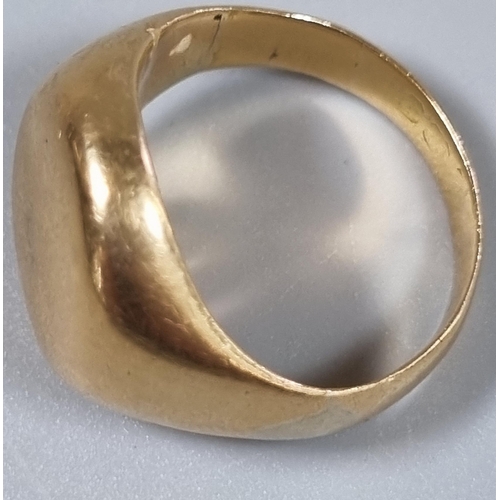 200 - Gold gents signet ring with rubbed hallmarks.  (B.P. 21% + VAT)