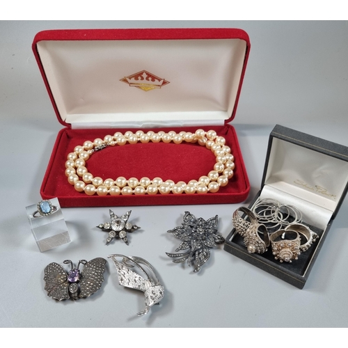 239 - Collection of jewellery to include: costume brooches, dress ring, collection of white metal, probabl... 