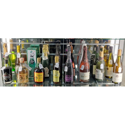 102 - Collection of wines, liqueurs and spirits to include: Clementine Gin Liqueur, Filfar Orange Liqueur,... 