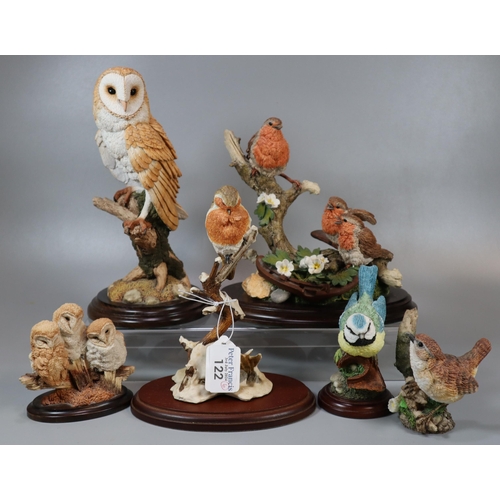 122 - Collection of Country Artists and other animal sculptures to include: Barn Owl, Owl Group, Robin Gro... 