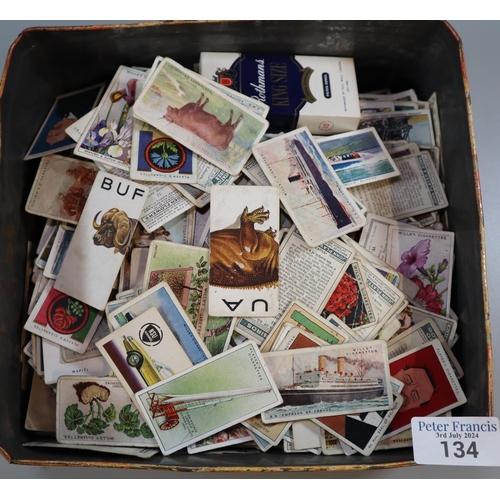 134 - Large collection of cigarette cards and tea cards: trains, planes, automobiles, sport etc.  (B.P. 21... 