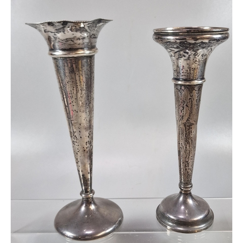 158 - Two similar silver trumpet vases with loaded bases. The tallest 19cm approx. Birmingham hallmarks. (... 