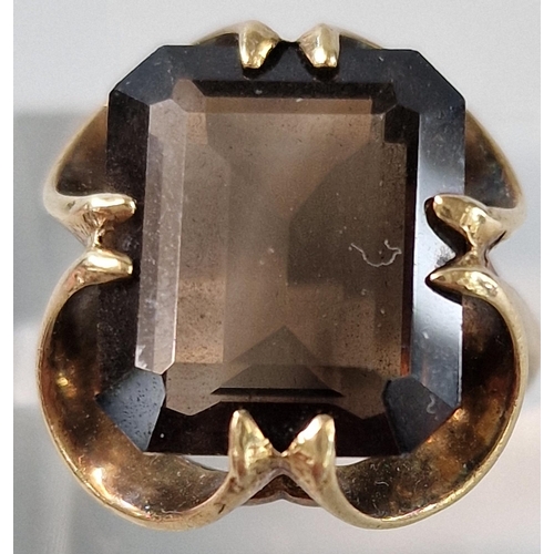 197 - 9ct gold smokey quartz ring. 4.8g approx. Size K.  (B.P. 21% + VAT)