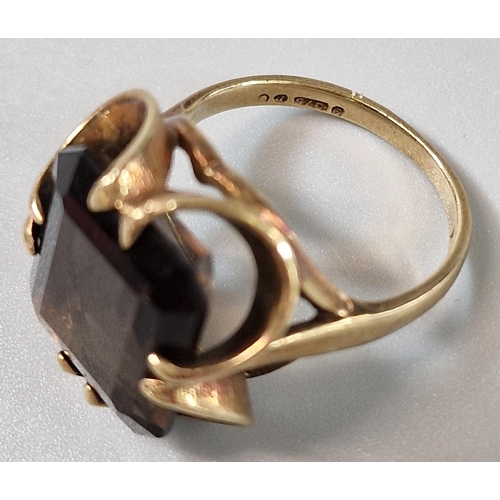 197 - 9ct gold smokey quartz ring. 4.8g approx. Size K.  (B.P. 21% + VAT)