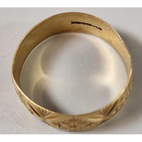 200 - 9ct gold engraved wedding band. 2.8g approx. Size U.  (B.P. 21% + VAT)