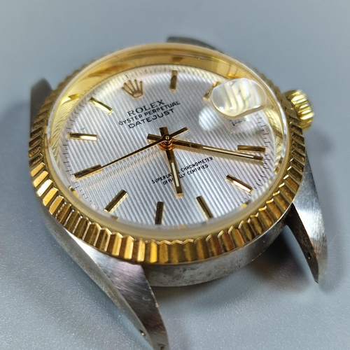 237 - Classic steel and gold plated gentleman's wristwatch with sweep second hand and date aperture. (B.P.... 