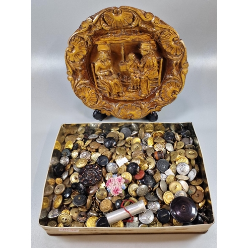 281 - Large collection of military and other buttons, together with a moulded relief figural hanging plate... 