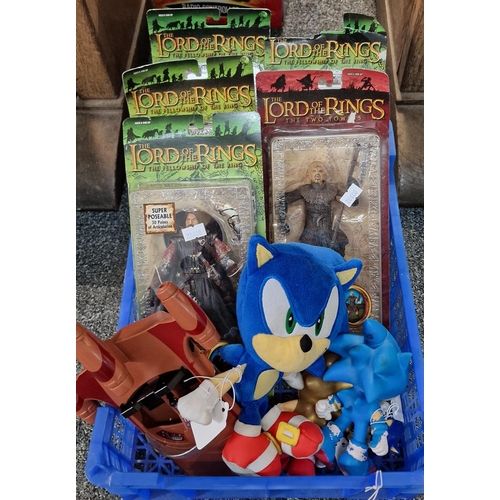 323 - Collection of Lord of the Rings modern figurines in original boxes, together with Sonic The Hedgehog... 