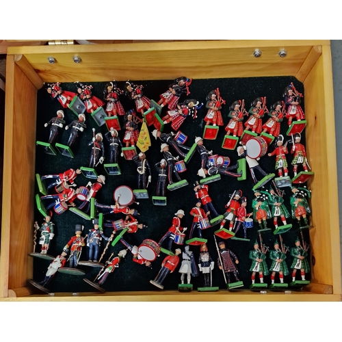 339 - Collection of Britains diecast model soldiers: Scottish Regiments, Drummers etc. in a modern pine gl... 