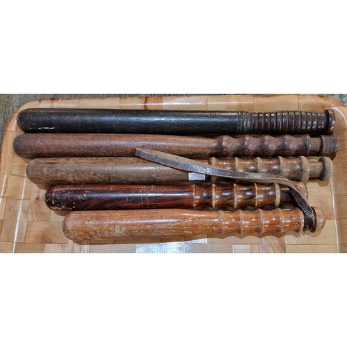 356 - Collection of five wooden policemen's general issue truncheons, one issued to a detective or policew... 